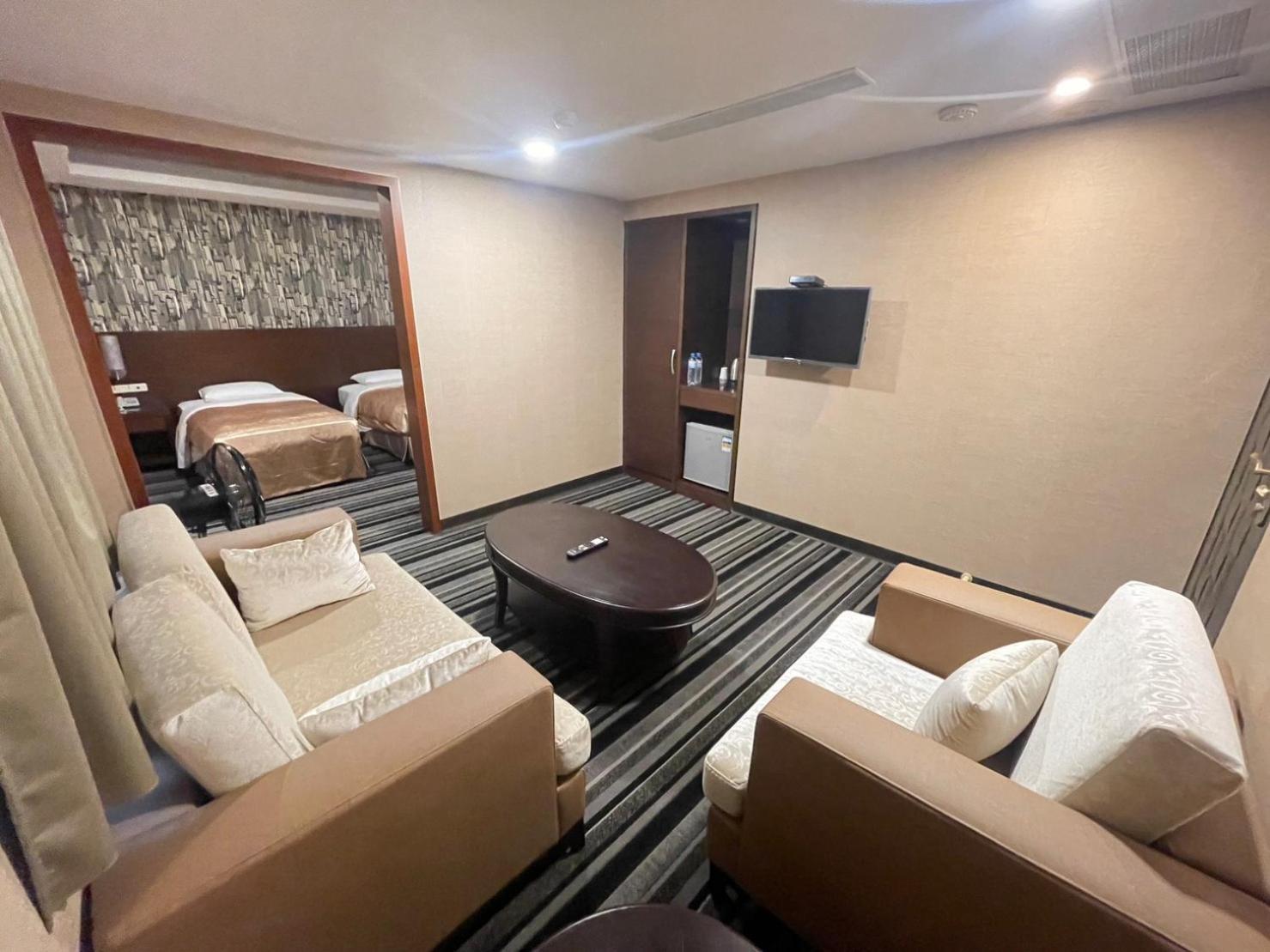 Metropolis Hotel Taoyuan Extérieur photo