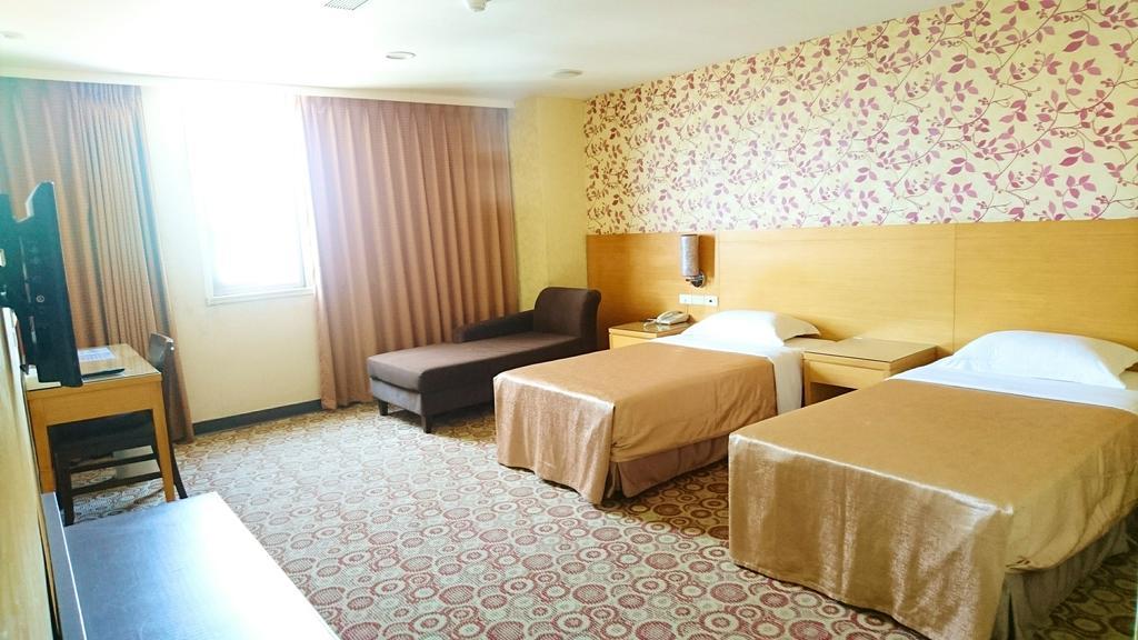Metropolis Hotel Taoyuan Extérieur photo