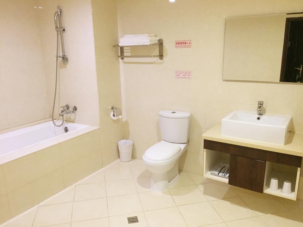 Metropolis Hotel Taoyuan Extérieur photo