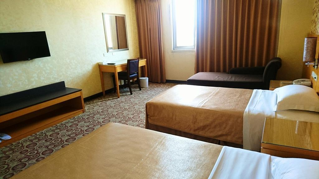 Metropolis Hotel Taoyuan Extérieur photo