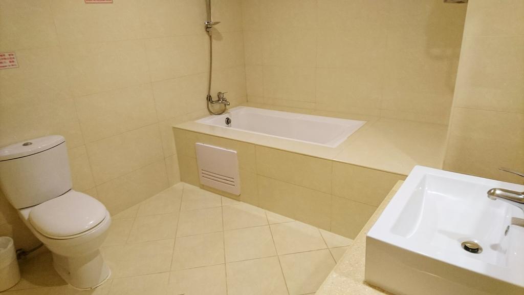 Metropolis Hotel Taoyuan Extérieur photo