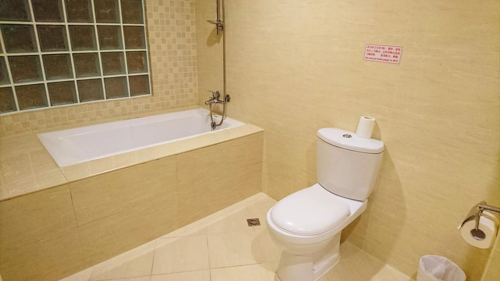 Metropolis Hotel Taoyuan Extérieur photo