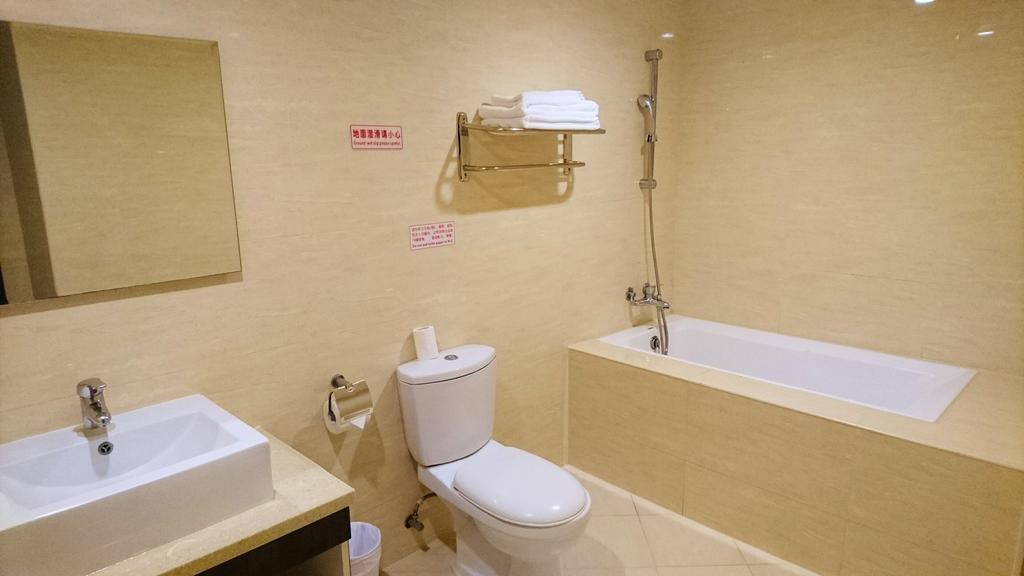 Metropolis Hotel Taoyuan Extérieur photo